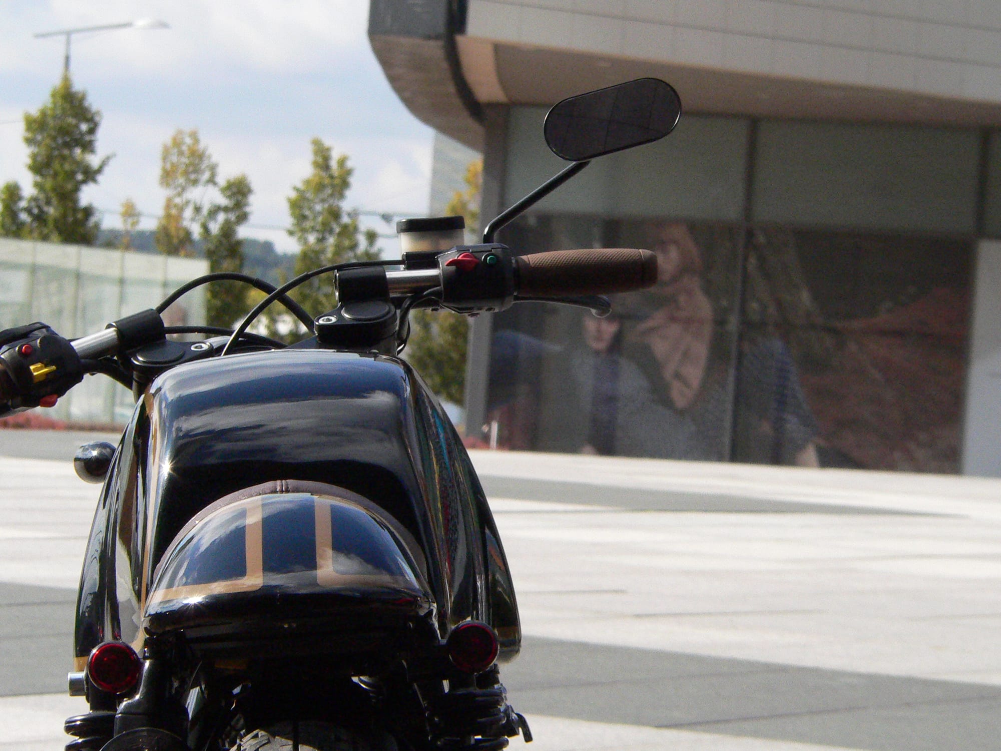 Aptarnavimo cirkai moto parduotuvėse